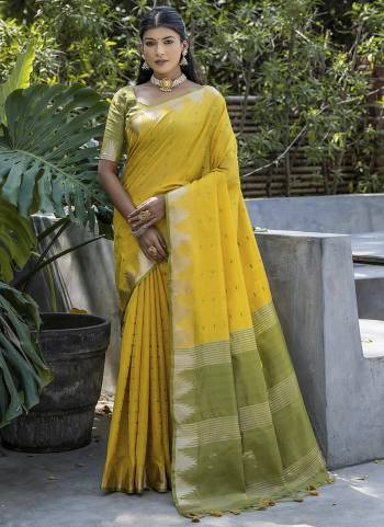 Garb These Party Wear Fancy Saree in Fine Colored.These Saree And Blouse is Fabricated On Tussar Silk.Its Beautified With Wevon Pyramid Designer.