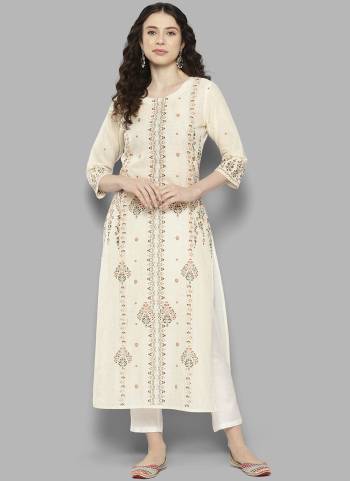 Attrective These Beautiful Looking Readymade Kurti.These Kurti is Fabricated On Cotton.Its Beautified With Designer Floral Printed.