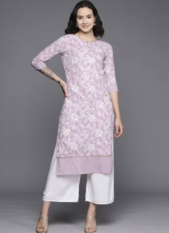 Attrective These Beautiful Looking Readymade Kurti.These Kurti is Fabricated On Cotton.Its Beautified With Designer Floral Printed.