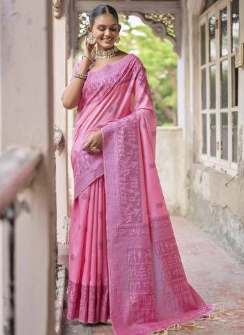 Garb These Party Wear Fancy Saree in Fine Colored.These Saree And Blouse is Fabricated On Handloom Raw Silk.Its Beautified With Handloom Weaving Designer.