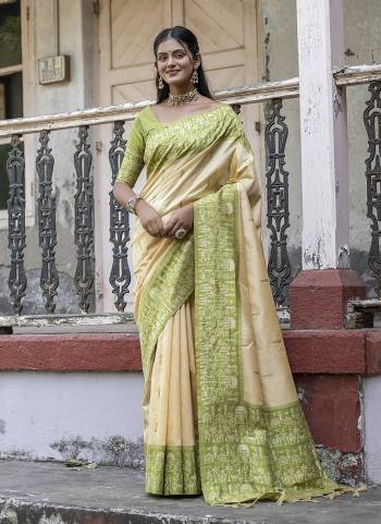 Attrective These Party Wear Fancy Saree in Fine Colored.These Saree And Blouse is Fabricated On Handloom Raw Silk.Its Beautified With Handloom Weaving Designer.