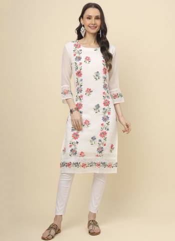 Garb These Beautiful Looking Readymade Long Kurti.These Kurti is Fabricated On Georgette With Crepe Inner.Its Beautified With Designer Multy Thread Embroidery Work.