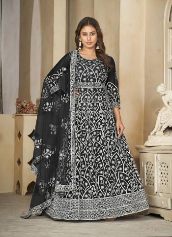 Attrective These Anarkali Suit in Fine Colored Pair With Bottom And Dupatta.These Top Are Net And Dupatta Are Fabricated On Net Pair With Santoon Bottom.Its Beautified With Heavy Designer Embroidery Work.