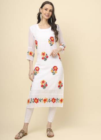 Attrective These Beautiful Looking Readymade Long Kurti.These Kurti is Fabricated On Georgette With Crepe Inner.Its Beautified With Designer Multy Thread Embroidery Work.