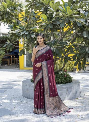 Attrective These Party Wear Fancy Saree in Fine Colored.These Saree And Blouse is Fabricated On Tusser Silk.Its Beautified With Wevon Jacquard Designer.