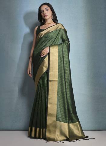 Attrective These Festive Wear Saree in Fine Colored.These Saree And Blouse is Fabricated On Raw Silk.Its Beautified With Weaving Jari Lining Designer.