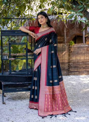 Garb These Party Wear Fancy Saree in Fine Colored.These Saree And Blouse is Fabricated On Handloom Raw Silk.Its Beautified With Handloom Weaving Designer.