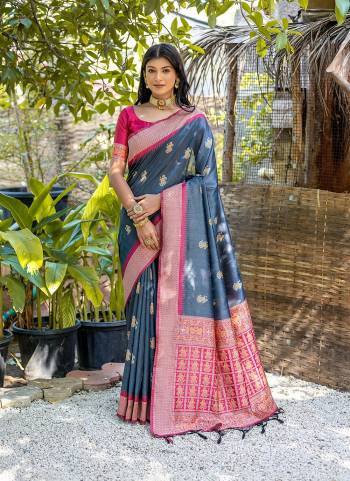 Garb These Party Wear Fancy Saree in Fine Colored.These Saree And Blouse is Fabricated On Handloom Raw Silk.Its Beautified With Handloom Weaving Designer.