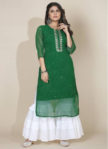 Attrective These Beautiful Looking Readymade Kurti.These Kurtis Fabricated On Georgette.Its Beautified With Designer Lahariya Printed With Gotta Work.