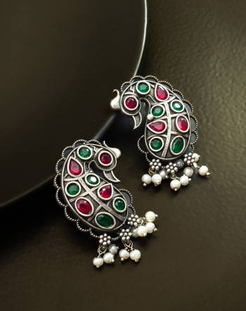 Grab These Beautifil Oxidised Silver Colored Earring.These Earring is Come Alloy Material And Beautified With Artificial Stone And Beads Work.