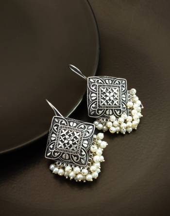 Grab These Beautifil Oxidised Silver Colored Earring.These Earring is Come Alloy Material And Beautified With Artificial Stone And Beads Work.