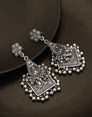 Grab These Beautifil Oxidised Silver Colored Earring.These Earring is Come Alloy Material And Beautified With Artificial Stone And Beads Work.