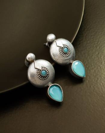 Grab These Beautifil Oxidised Silver Colored Earring.These Earring is Come Alloy Material And Beautified With Artificial Stone And Beads Work.