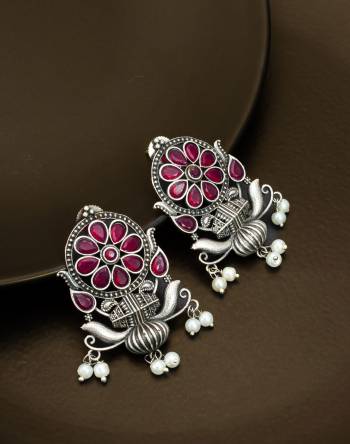 Grab These Beautifil Oxidised Silver Colored Earring.These Earring is Come Alloy Material And Beautified With Artificial Stone And Beads Work.