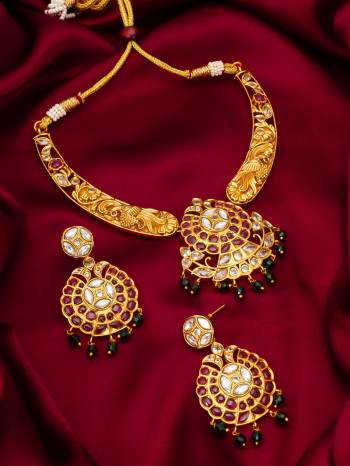 Attrective These Beautifil Multy Colored Necklace.These Necklace is Come Alloy Material And Beautified With Artificial Beads Stone Work.