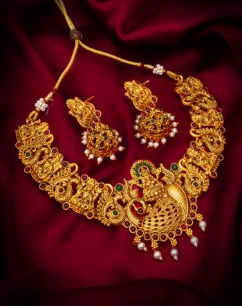 Attrective These Beautifil Multy Colored Necklace.These Necklace is Come Alloy Material And Beautified With Artificial Beads Stone Work.