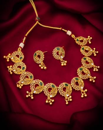 Attrective These Beautifil Multy Colored Necklace.These Necklace is Come Alloy Material And Beautified With Artificial Beads Stone Work.