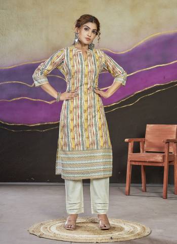 Attrective These Beautiful Looking Readymade Long Kurti.These Kurti is Fabricated On Cotton.Its Beautified With Designer Lucknowi Digital Printed.