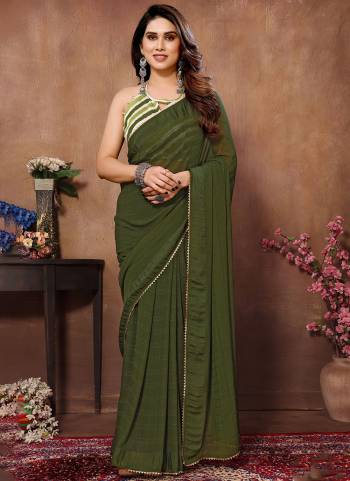 Attrective These Party Wear Saree in Fine Colored.These Saree Are Georgette And Blouse is Fabricated On Banglori Pair.Its Beautified With Designer Printed With Lace Border.