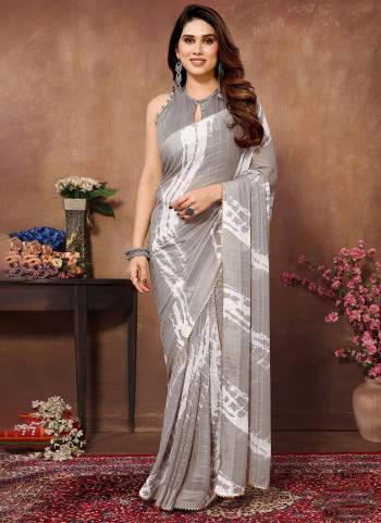 Attrective These Party Wear Saree in Fine Colored.These Saree Are Georgette And Blouse is Fabricated On Banglori Pair.Its Beautified With Designer Printed With Lace Border.