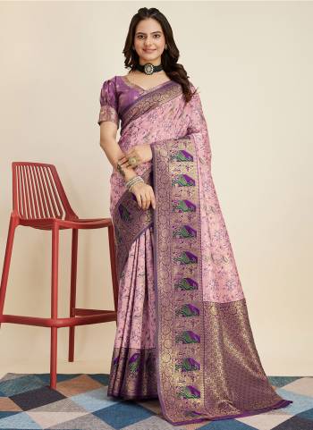 Attrective Look These Saree in Fine Colored.These Saree Are Banarasi Silk And Blouse is Banarasi Silk Fabricated.Its Beautified With Weving Designer.