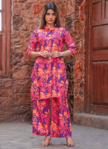 Attrective These Beautiful Looking Readymade Co-Ord Top With Bottom Set.These Top And Bottom is Fabricated On Cotton.Its Beautified With Designer Printed With Pocket .