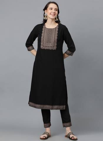 Attrective These Beautiful Looking Readymade Kurti With Bottom.These Kurti And Bottom is Fabricated On Crepe.Its Beautified With Designer Foil Printed.