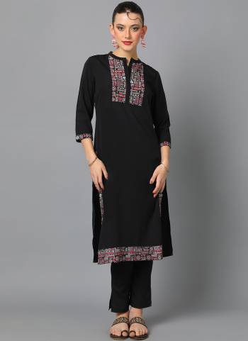 Attrective These Beautiful Looking Readymade Kurti With Bottom.These Kurti And Bottom is Fabricated On Crepe.Its Beautified With Designer Pigment Printed.