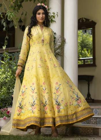 Attrective These Party Wear Gown With Dupatta in Fine Colored.These Gown Are Fabricated On Dolla Silk Pair With Net Dupatta.Its Beautified With Wevon Butti Designer,Flower Printed With Hand Work.