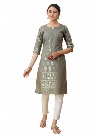 Attrective These Beautiful Designer Readymade Kurti.These Kurti is Fabricated On Cotton Blend.Its Beautified With Designer Foil Printed.