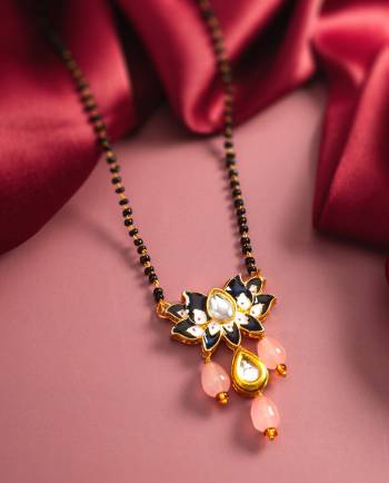 Attrective These Beautifil Multy Colored Mangalsutra.These Mangalsutra is Come Alloy Material And Beautified With Artificial Kundan,Stone And Beads Work.