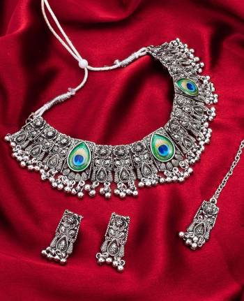 Attrective These Beautifil Oxidised Silver Colored Necklace.These Necklace is Come Alloy Material And Beautified With Artificial Stone And Beads Work.