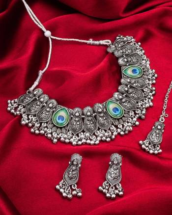 Attrective These Beautifil Oxidised Silver Colored Necklace.These Necklace is Come Alloy Material And Beautified With Artificial Stone And Beads Work.