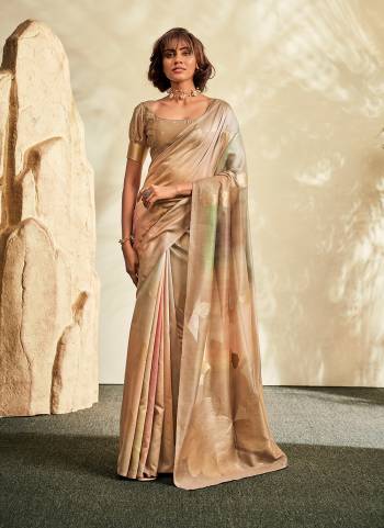 Looking These Party Wear Saree in Fine Colored.These Saree And Blouse is Fabricated On Handloom Khadi.Its Beautified With Handloom Weaving Jari Designer With Printed Work.