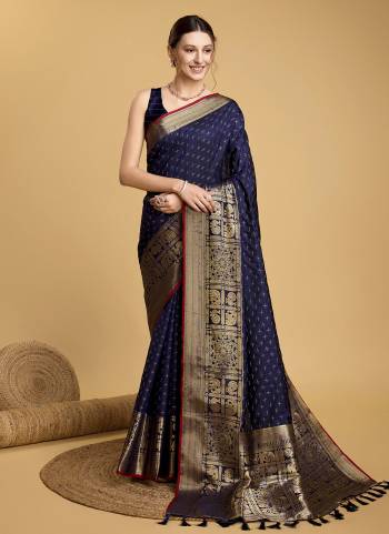 Attrective This Partywear Saree Paired With Blouse.This Saree And Blouse Are Soft Silk Based Fabric With Weaving Jacquard Double Jari Chex Designer. Buy This Pretty Saree Now.