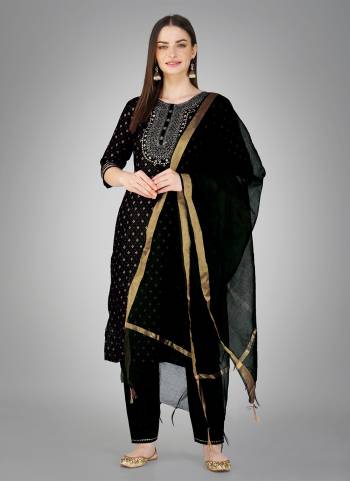 Grab These Beautiful Looking Readymade Top,Bottom And Dupatta Set.These Top And Bottom is Fabricated On Cotton Magic Slub And Chanderi Dupatta.Its Beautified With Designer Printed With Embroidery Work.