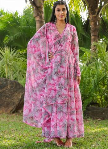 Looking These Beautiful Looking Readymade Gown With Dupatta.These Gown And Dupatta is Fabricated On Georgette.Its Beautified With Designer Floral Printed With Mirror Work.