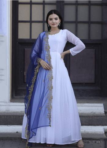 Attrective Looking These Beautiful Looking Readymade Long Gown With Dupatta.These Gown is Fabricated On Faux Georgette And Butterfly Net Dupatta.Its Beautified With Wevon Thousand Butti Designer With Embroidery Work Dupatta.