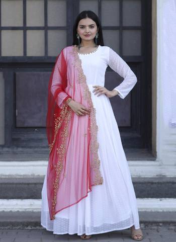 Attrective Looking These Beautiful Looking Readymade Long Gown With Dupatta.These Gown is Fabricated On Faux Georgette And Butterfly Net Dupatta.Its Beautified With Wevon Thousand Butti Designer With Embroidery Work Dupatta.