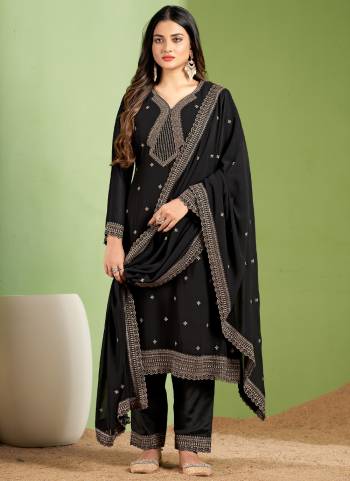 Grab These Looking Salwar Suit in Fine Colored Pair With Bottom And Dupatta.These Top And Dupatta Are Fabricated On Georgette Pair With Santoon Bottom.Its Beautified With Santoon Bottom.Its Beautified With Heavy Designer Embroidery Work.