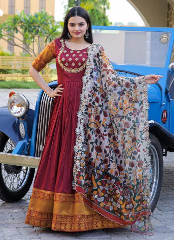 Attrective Looking These Beautiful Looking Readymade Long Gown With Dupatta.These Gown is Fabricated On Silk And Tebby Silk Dupatta.Its Beautified With Wevon Designer, Embroidery Work With Kalamkari Printed.