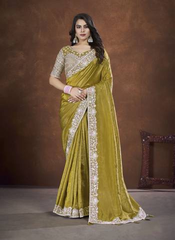 Look Attrective These Party Wear Fancy Designer Saree in Fine Colored.These Saree Are Banarasi Crush Silk And Blouse Net is Fabricated.Its Beautified Designer Embroidery Work.