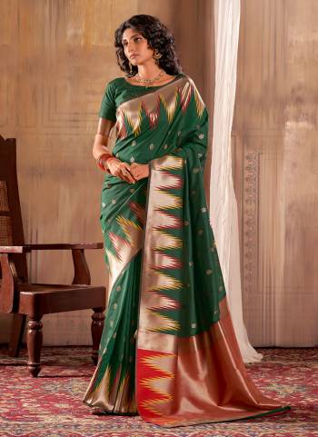 Looking These Traditional Saree in Fine Colored.These Saree Is Banarasi Silk And Blouse is Fabricated On Banarasi Silk.Its Beautified With Weaving Jari Designer.