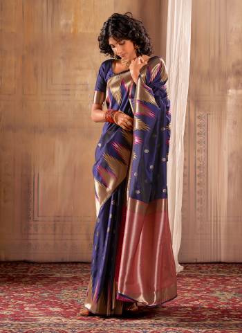 Looking These Traditional Saree in Fine Colored.These Saree Is Banarasi Silk And Blouse is Fabricated On Banarasi Silk.Its Beautified With Weaving Jari Designer.