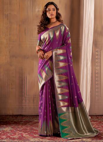 Looking These Traditional Saree in Fine Colored.These Saree Is Banarasi Silk And Blouse is Fabricated On Banarasi Silk.Its Beautified With Weaving Jari Designer.