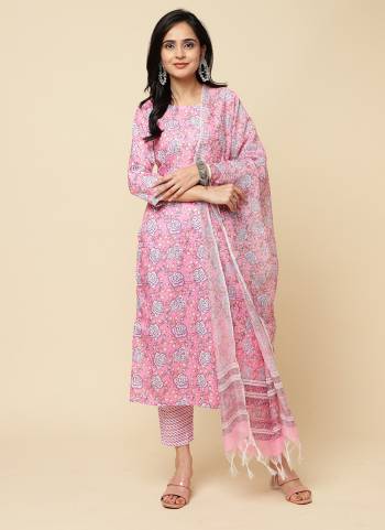 Attrective These Designer Suit in Fine Colored Pair With Bottom And Dupatta.These Top And Dupatta Are Fabricated On Cotton Blend Pair With Cotton Blend Bottom.Its Beautified With Heavy Designer Printed.