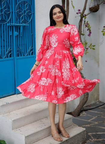 Atrective These Beautiful Looking Readymade Kurti.These Kurti is Fabricated On Muslin.Its Beautified With Designer Digital Printed.