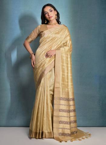 Garb These Party Wear Fancy Saree in Fine Colored.These Saree And Blouse is Fabricated On Tusser Silk.Its Beautified With Weaving Ikkat Designer.