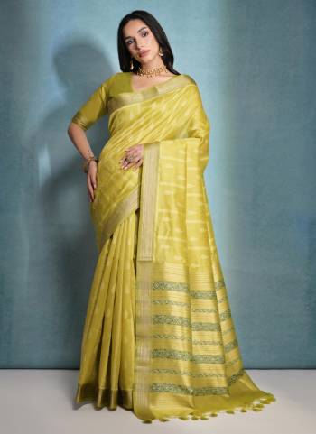 Garb These Party Wear Fancy Saree in Fine Colored.These Saree And Blouse is Fabricated On Tusser Silk.Its Beautified With Weaving Ikkat Designer.