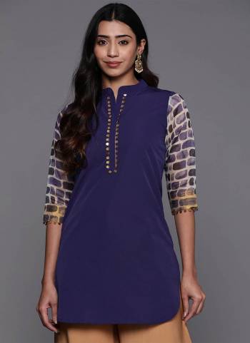 Attrective These Beautiful Designer Readymade Tinic Kurti.These Kurti is Fabricated On Crepe.Its Beautified With Designer Printed With Hand Work.